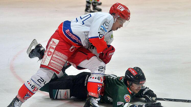 Bauchlandung: Auch gegen Peiting gingen die Alligators um Markus Babinsky (unten) leer aus. Foto: Picturedreams