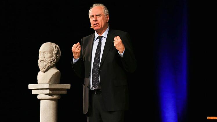 Bruno Jonas beim Auftritt am Donnerstag in der Konzerthalle in Bamberg. Foto: Matthias Hoch