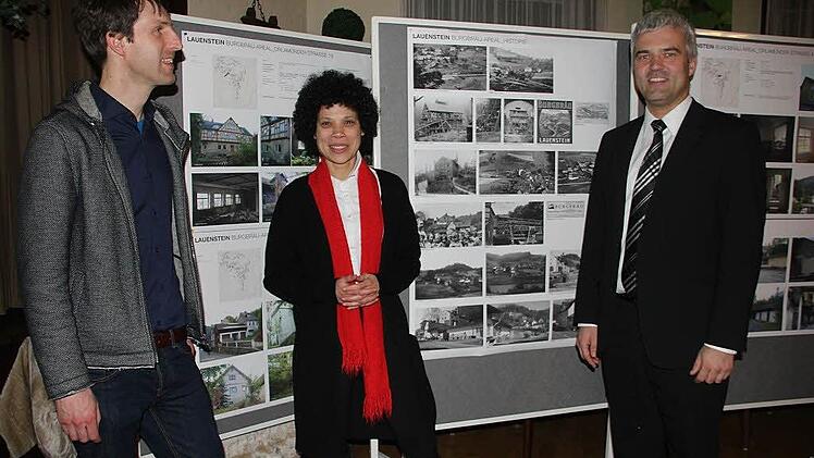 Von links: Michael Rudolph, Isabel Strehle und Bürgermeister Timo Ehrhardt  Foto: Veronika Schadeck