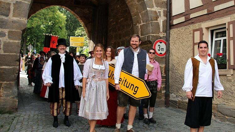Einzug beim Festumzug Foto: Bettina Knauth