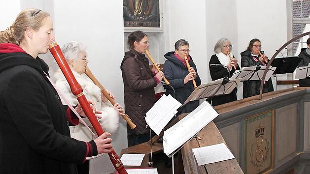 Bereichert wurde das Adventskonzert in Gestungshausen auch durch die Flötengruppe Gestungshausen.  Foto: Herbert Fischer
