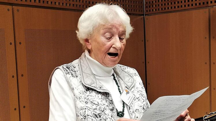 Seit 25 Jahren dabei: Hospizbegleiterin Ilse Großmann beim Festakt. Foto: Sigismund von Dobschütz