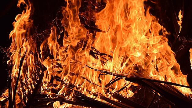 Brand in Bamberg: Bahnverkehr vor&uuml;bergehend eingestellt - "meterhohe Flammen"