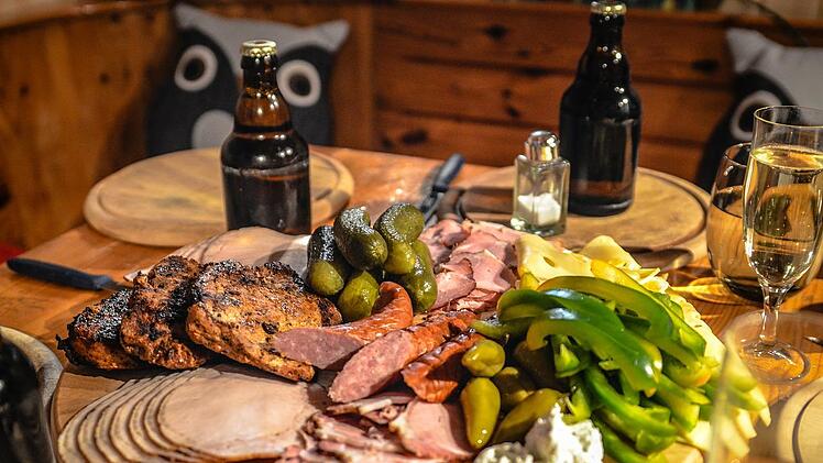 Gehört für viele zusammen: Brotzeit und Bier
