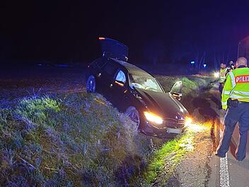 Kupferberg: Auto kommt von Stra&szlig;e ab und l&ouml;st Vollsperrung von B289 aus