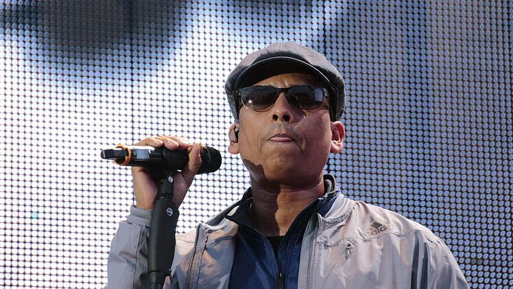 Xavier Naidoo machte seine Fans am Samstag im Forchheimer Jahnstadion glücklich. Foto: Josef Hofbauer