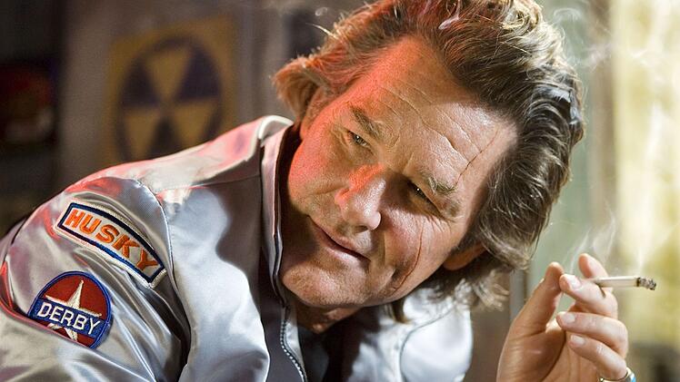 Stuntman Mike (Kurt Russell) hat ein eher zwiesp&auml;ltiges Verh&auml;ltnis zu Frauen.