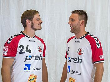 Kannst du spielen? Beim Handball-Drittligisten HSC Bad Neustadt sind mit Franziskus Gerr (links) und Michal Panfil beide Kreisläufer für die Partie am Freitag gegen Groß-Umstadt fraglich.  Foto: Anand Anders