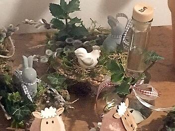 Der Missionskreis bastelte österliche Artikel, um sie Gottesdienstbesuchern gegen eine Spende anzubieten. Der Erlös kommt armen Menschen in Missionsgebieten zugute.