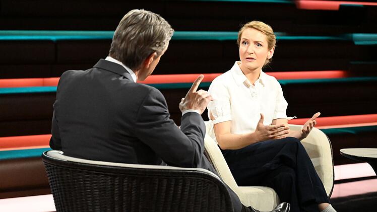 "Nicht ablenken!", forderte Markus Lanz von Ines Schwerdtner.