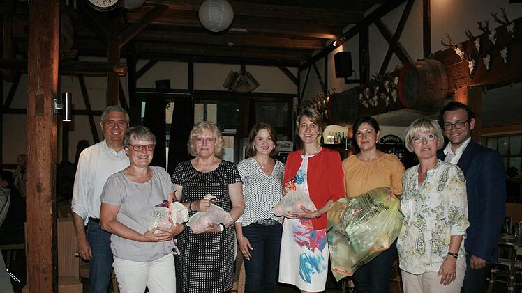 Diese Teilnehmerinnen und Teilnehmer stellten sich der Diskussion rund um die Plastiktüte.Maria Löffler