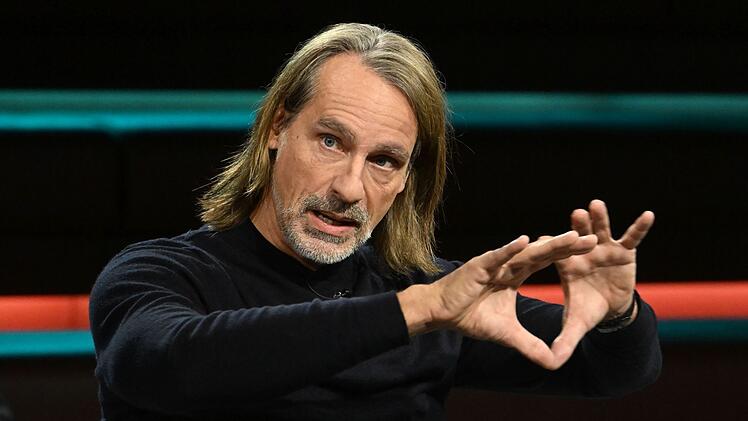 Ein zu enger Meiunungskorridor spiele nur den Extremisten in die Karten, findet Richard David Precht.