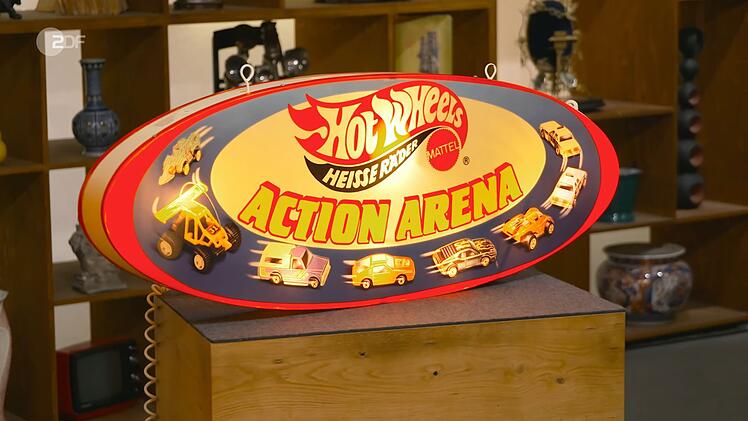 Die Leuchtreklame f&uuml;r "Hot Wheels" aus den 1980er-Jahren war weniger wert als erhofft, n&auml;mlich 350 bis 450 Euro. Christian Vechtel gab 400 Euro daf&uuml;r aus.