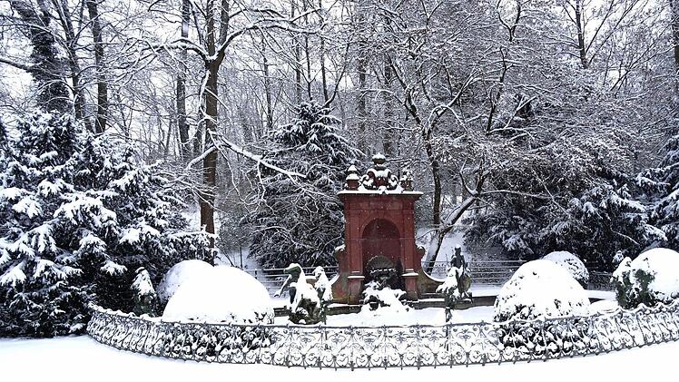 Alfred-Brunnen im Hofgarten: Winterimpressionen aus CoburgFoto: Jochen Berger