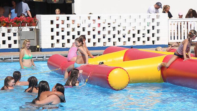 Auch im Becken konnten sich die Kinder austoben. Foto: Sonja Adam