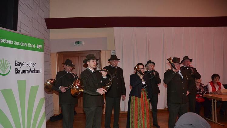 Ein Ensemble des Bläsercorps des Jagdschutz- und Jägerverbands Kronach eröffnete den Landfrauentag.