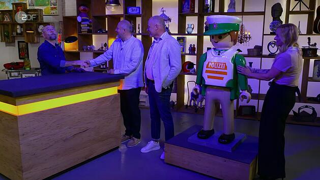 Horst Lichter konnte am Montag bei "Bares f&uuml;r Rares" seine Begeisterung f&uuml;r einen Playmobil-Polizisten kaum z&uuml;geln.