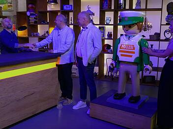 Horst Lichter konnte am Montag bei "Bares für Rares" seine Begeisterung für einen Playmobil-Polizisten kaum zügeln.