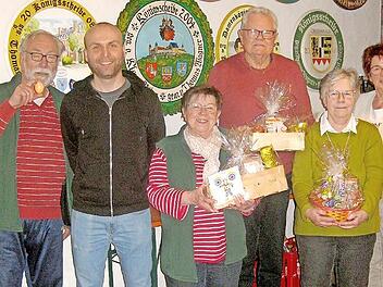 Von links: Schie&szlig;leiter Hans-Georg Rebhan und Jan Wagner, Preistr&auml;ger Heidrun Rebhan, Karl-Heinz Zillig und Elisabeth Dauer, Sch&uuml;tzenmeisterin Petra Haderlein.