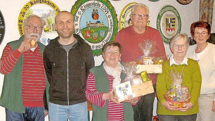 Von links: Schie&szlig;leiter Hans-Georg Rebhan und Jan Wagner, Preistr&auml;ger Heidrun Rebhan, Karl-Heinz Zillig und Elisabeth Dauer, Sch&uuml;tzenmeisterin Petra Haderlein.