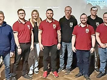 B&uuml;rgermeister Carsten Joneitis (links) mit derm Vereinsvorstand des Kirchweihvereins Oberhaid.