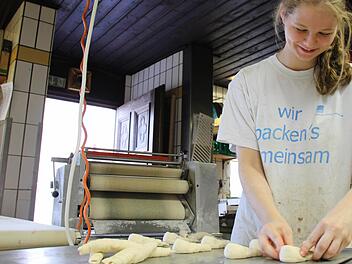 Nina Leurer war zwei Jahre lang die einzige Bäcker-Auszubildende im Landkreis.  Foto: Benedikt Borst