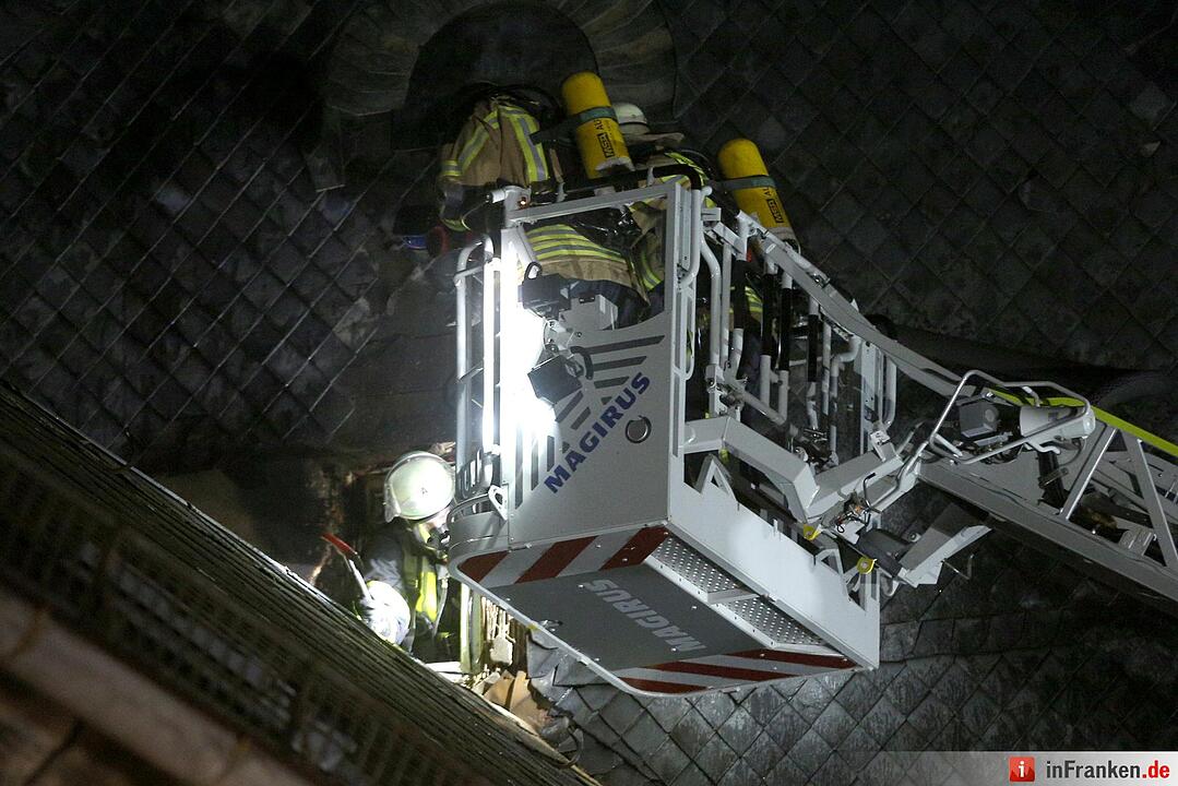 Schwelbrand an Hausfassade löst Feuerwehreinsatz in Forchheim aus