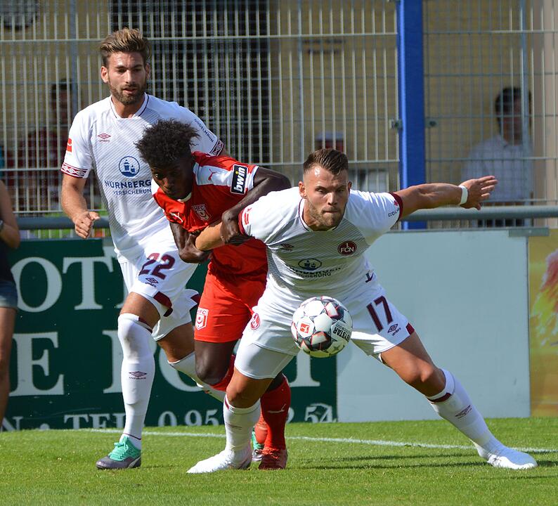 1. FC Nürnberg unterliegt dem Halleschen FC in Weismain