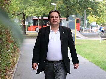 Der Herzogenauracher Michael Meister sagt, er beschreite einen moderaten Kurs innerhalb der AfD. Alles Taktik?  Das  weist er von sich. Am 14. Oktober will er für die AfD in den Bayerischen Landtag einziehen. Foto: Christian Bauriedel