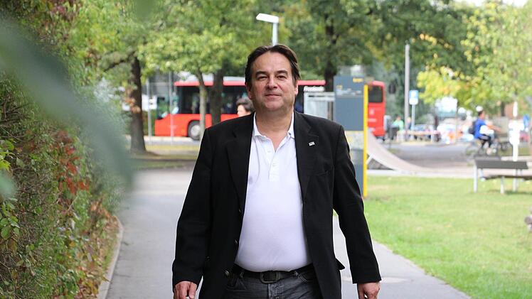 Der Herzogenauracher Michael Meister sagt, er beschreite einen moderaten Kurs innerhalb der AfD. Alles Taktik?  Das  weist er von sich. Am 14. Oktober will er für die AfD in den Bayerischen Landtag einziehen. Foto: Christian Bauriedel