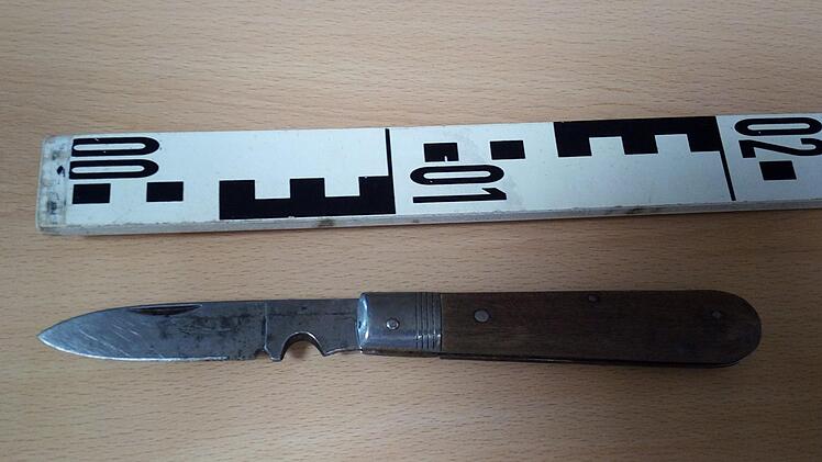 Mit diesem Messer präparierte der Täter die Kinderschaukel. Foto: Polizei Karlsruhe