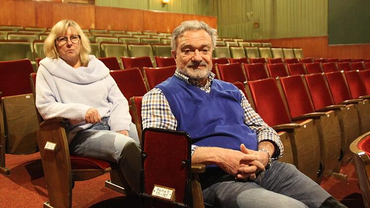 Sie gehören zu den Machern eines besonderen Kinos: Geschäftsführerin Ruth Dormann und Winfried Hartl, der Vorsitzende des Vereins "Kintopp-Freunde Hollfeld". Fotos: Alexander Hartmann
