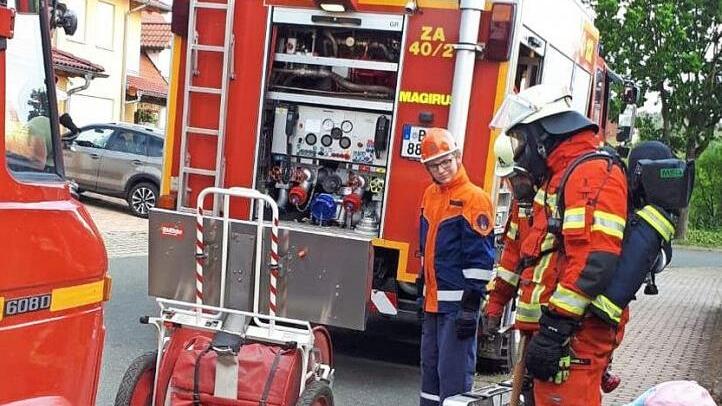 Der Berufsfeuerwehrtag der Freiwilligen Feuerwehr Zapfendorf war die ideale Gelegenheit f&uuml;r den Nachwuchs, den erwachsenen Kollegen bei ihrer Arbeit &uuml;ber die Schulter zu schauen. Foto: Martina Drossel