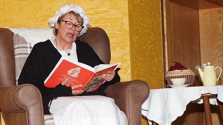 Elke Jahn erzählte das Märchen von "Schneewittchen".Alfred Thieret