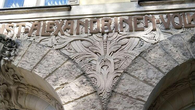 Blick auf den Portikusbau des ehemaligen Ernst-Alexandrinen-Volksbades in Coburg. - DetailFoto: Jochen Berger