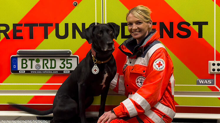 Bayreuth: Hund schließt dreijährige Ausbildung ab - was er als geprüfter Mantrailer macht