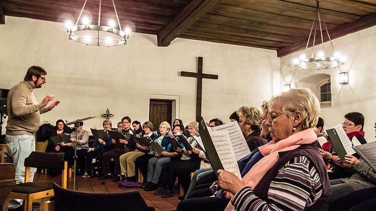 Impressionen von der Probenarbeit an Helmut Mitzenheims "Weihnachtsoratorium".Foto: Jochen Berger