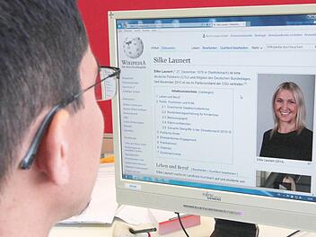 Wer  den       Wikipedia-Beitrag  über   Abgeordnete    aufruft (unser Foto zeigt MdB Silke  Launert,  CSU)    muss        damit rechnen,      tendenziöse  Beiträge              zu lesen.             Josef Hofbauer