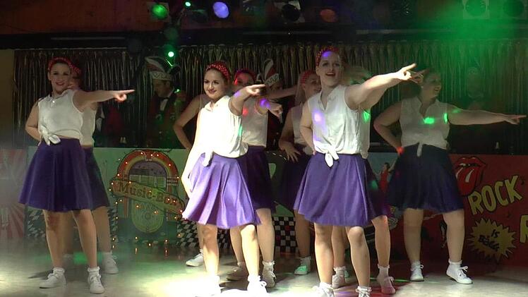 Die "Black Diamonds" kamen  ganz im Stil der 60er Jahre auf die B&uuml;hne beim TSV Zell.  Christian Licha