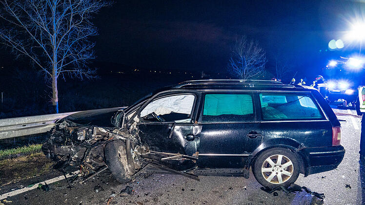 Frontalzusammensto&szlig; auf der B4