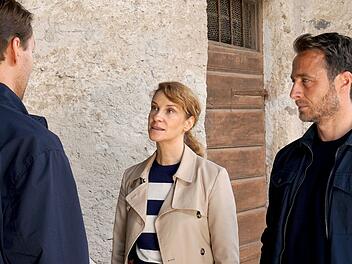 Nicht nur die Stimmung zwischen Jonas Kerschbaumer (Gabriel Raab) und Sonja Schwarz (Chiara Schoras) ist angespannt.