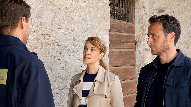 Nicht nur die Stimmung zwischen Jonas Kerschbaumer (Gabriel Raab) und Sonja Schwarz (Chiara Schoras) ist angespannt.