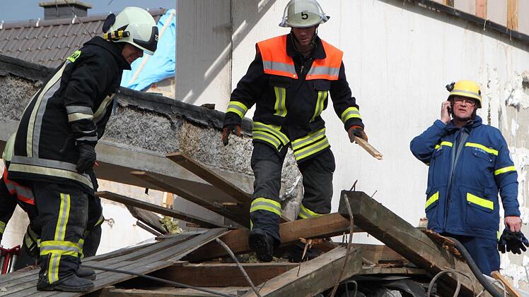 Rund 80 Einsatzkräfte halfen bei der Bergung des Verunglückten mit. Fotos: Ulrike Müller
