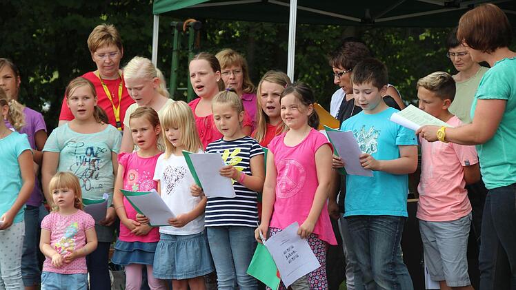 Beim Jakob-Song von Pfarrer Eckardt Kollmer waren alle begeistert dabei.