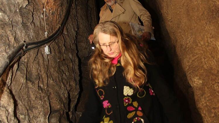 Auf schmalen Steintreppen steigt man in die zweite Etage hinunter, die rund 20 Meter unter der Erde liegt. Foto: Michael Stelzner