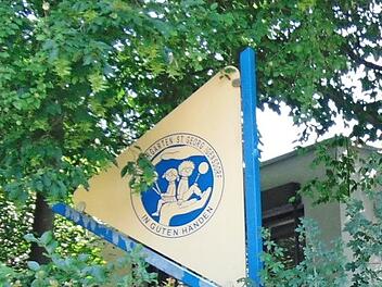 Das Logo vor dem Igensdorfer Kindergarten Foto: Petra Malbrich