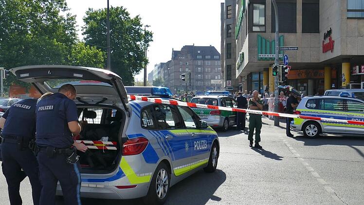 Wegen eines Polizeieinsatzes kam es zu Verkehrsbehinderungen am Plärrer in Nürnberg.  Symbolbild: News5/ Oßwald