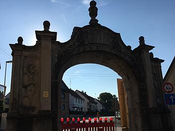 Hinter dem Bamberger Tor in Ebrach findet sich eine Baustelle,  die schon wieder einmal dadurch  auffällt, dass sich nichts tut, eine Phantombaustelle. Foto: Anette Schreiber