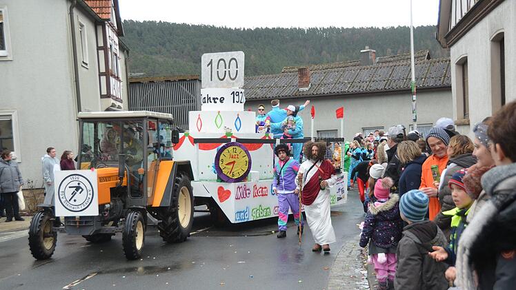 Eindrücke vom Steinacher Faschingszug. Foto: Peter Rauch