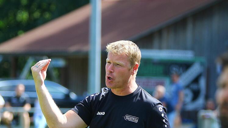Michael Werzer, Trainer des SV Motschenbach, muss wie 18 seiner Spieler bis 22. September in Quarantäne. Foto: Monika Limmer